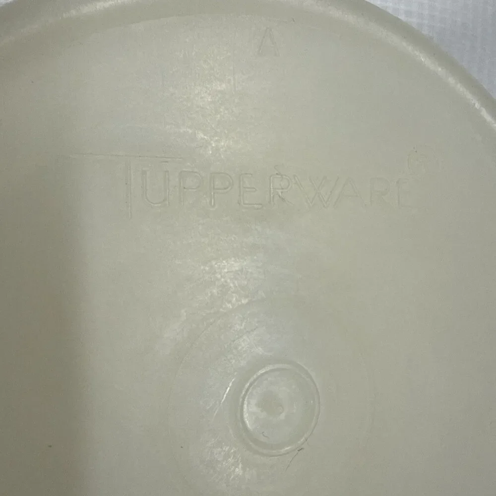 Vintage Clear Tupperware #250-8 with Clear Lid # 215-11